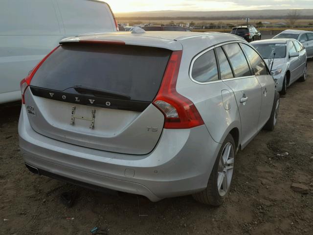 YV140MEB1F1201311 - 2015 VOLVO V60 PREMIE SILVER photo 4