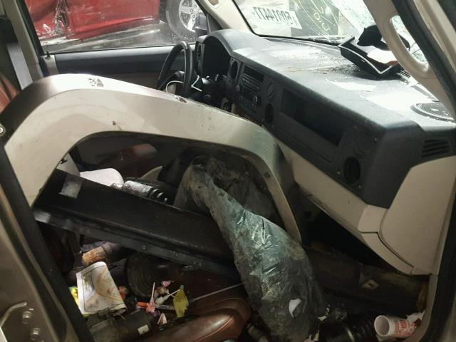 1J8HG58N46C141407 - 2006 JEEP COMMANDER GOLD photo 5