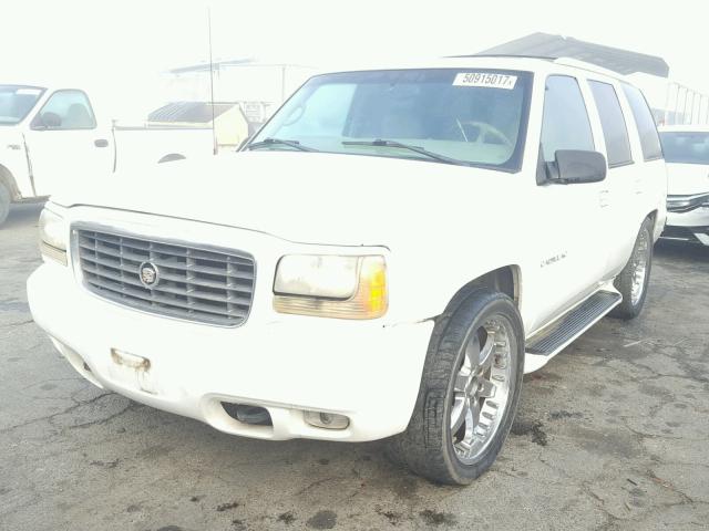 1GYEK63R7YR221769 - 2000 CADILLAC ESCALADE L WHITE photo 2