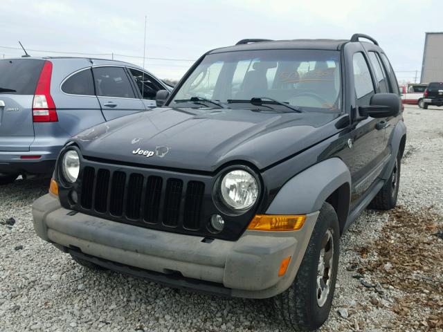 1J4GL48K55W665722 - 2005 JEEP LIBERTY SP BLACK photo 2