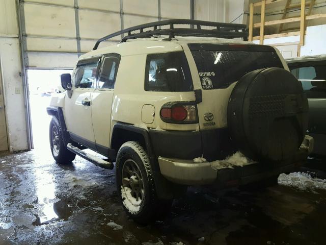 JTEBU4BF5BK112642 - 2011 TOYOTA FJ CRUISER WHITE photo 3