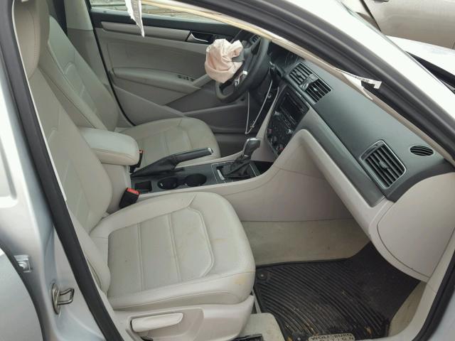 1VWAT7A37EC038289 - 2014 VOLKSWAGEN PASSAT S Plata foto 5