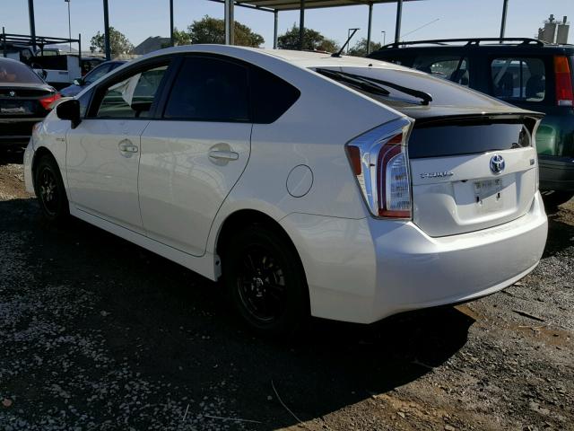 JTDKN3DU6F1921876 - 2015 TOYOTA PRIUS WHITE photo 3