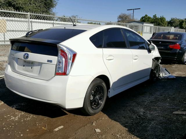 JTDKN3DU6F1921876 - 2015 TOYOTA PRIUS WHITE photo 4