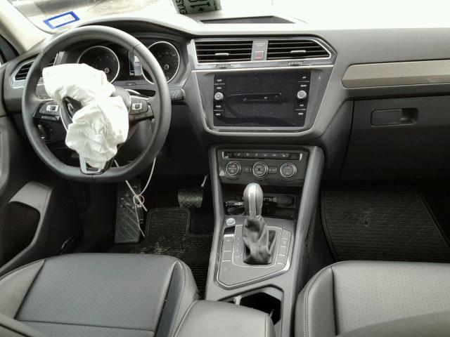 3VV3B7AX0JM006599 - 2018 VOLKSWAGEN TIGUAN SE Сірий фото 9