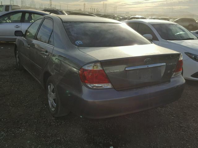 4T1BE32K05U966371 - 2005 TOYOTA CAMRY LE GRAY photo 3