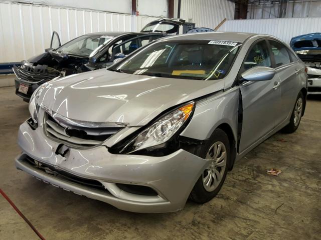 5NPEB4AC6DH507042 - 2013 HYUNDAI SONATA GLS SILVER photo 2