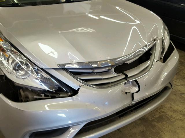 5NPEB4AC6DH507042 - 2013 HYUNDAI SONATA GLS SILVER photo 9