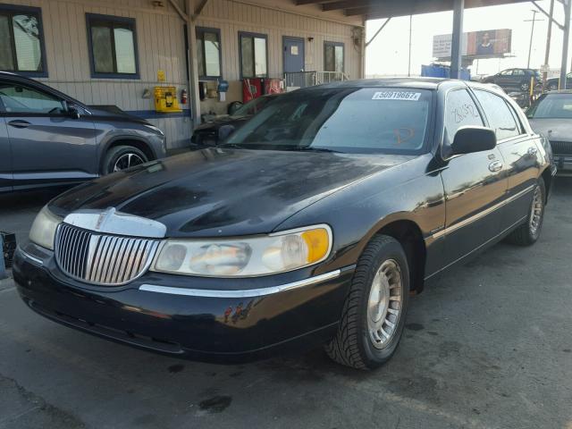 1LNHM81W7XY701666 - 1999 LINCOLN TOWN CAR E BLACK photo 2