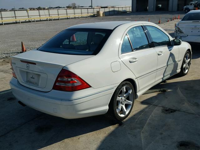 WDBRF52H37F911967 - 2007 MERCEDES-BENZ C 230 WHITE photo 4