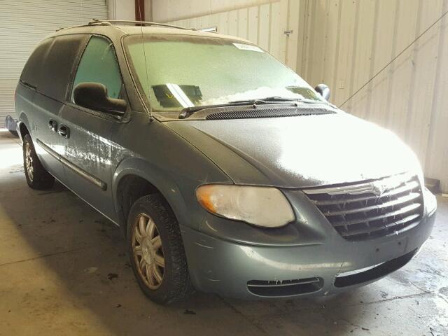 2C4GP54L95R204207 - 2005 CHRYSLER TOWN & COU GREEN photo 1