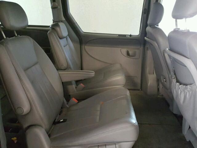 2C4GP54L95R204207 - 2005 CHRYSLER TOWN & COU GREEN photo 6