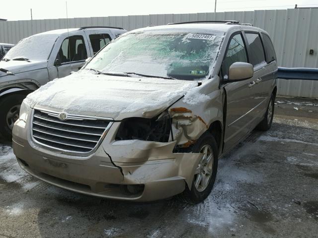 2A8HR54199R627770 - 2009 CHRYSLER TOWN & COU TAN photo 2