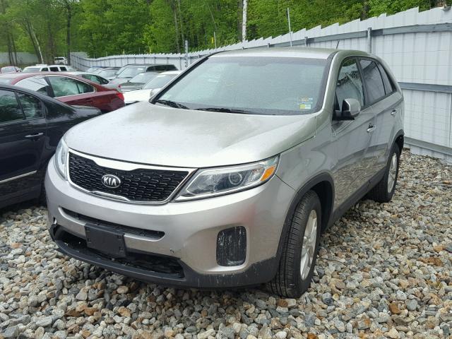 5XYKT3A60FG596315 - 2015 KIA SORENTO LX GRAY photo 2