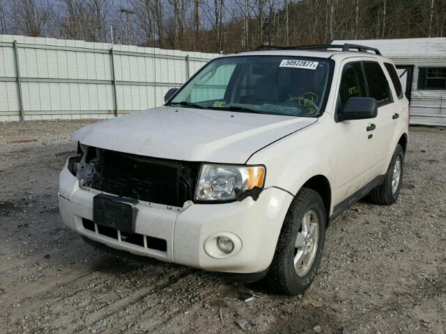 1FMCU9D70AKC61045 - 2010 FORD ESCAPE XLT WHITE photo 2