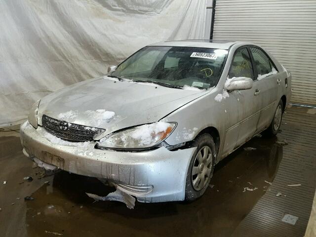 4T1BE32K92U523518 - 2002 TOYOTA CAMRY LE SILVER photo 2