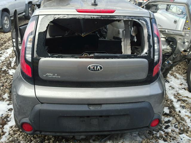 KNDJP3A53F7183955 - 2015 KIA SOUL + GRAY photo 9