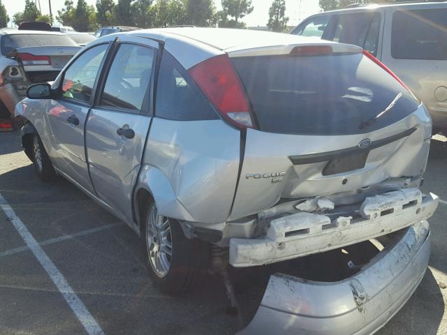 3FAFP37N45R121541 - 2005 FORD FOCUS ZX5 SILVER photo 3