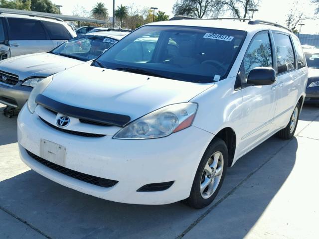 5TDZA23C26S562879 - 2006 TOYOTA SIENNA CE WHITE photo 2