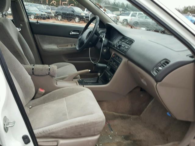 1HGCD5639SA165172 - 1995 HONDA ACCORD LX WHITE photo 5