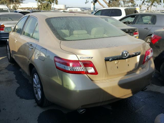 JTNBK3EK8B3051662 - 2011 TOYOTA CAMRY SE GOLD photo 3