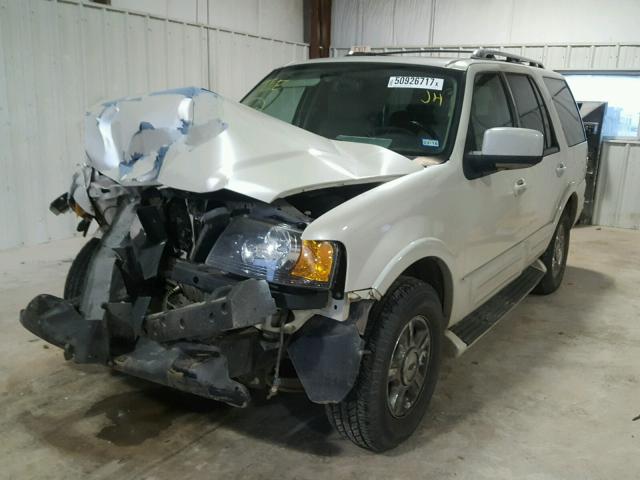 1FMFU19525LA84617 - 2005 FORD EXPEDITION WHITE photo 2