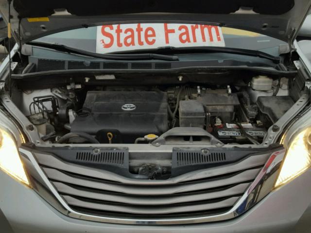 5TDYK3DC9BS092387 - 2011 TOYOTA SIENNA XLE SILVER photo 7