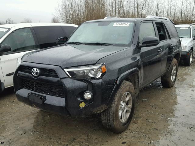 JTEBU5JR5G5317661 - 2016 TOYOTA 4RUNNER SR BLACK photo 2