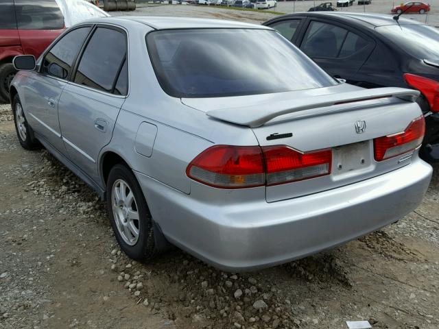 1HGCG56712A126151 - 2002 HONDA ACCORD SE SILVER photo 3