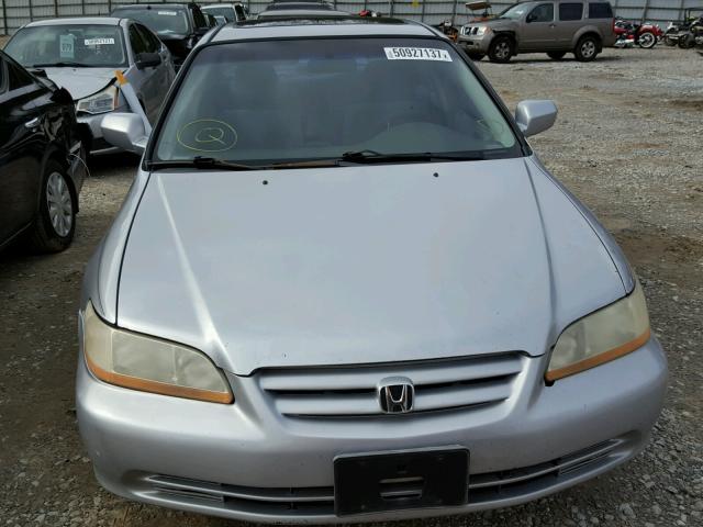 1HGCG56712A126151 - 2002 HONDA ACCORD SE SILVER photo 9