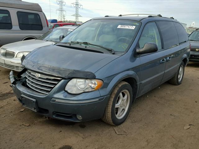 2C8GP64LX5R545765 - 2005 CHRYSLER TOWN & COU BLUE photo 2