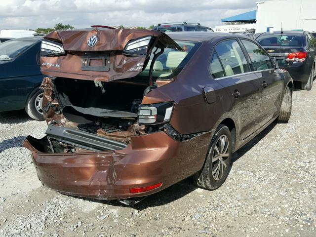 3VWDB7AJ2HM323631 - 2017 VOLKSWAGEN JETTA SE BROWN photo 4