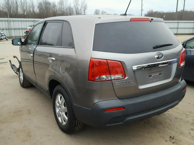 5XYKT3A15BG035994 - 2011 KIA SORENTO BA GRAY photo 3