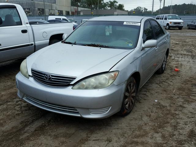 4T1BE32K85U590731 - 2005 TOYOTA CAMRY LE SILVER photo 2