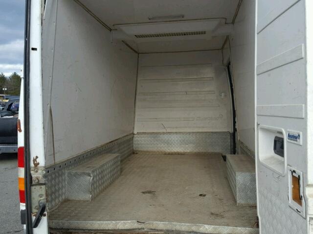 WD2YD241625323351 - 2002 FREIGHTLINER SPRINTER 2 WHITE photo 6