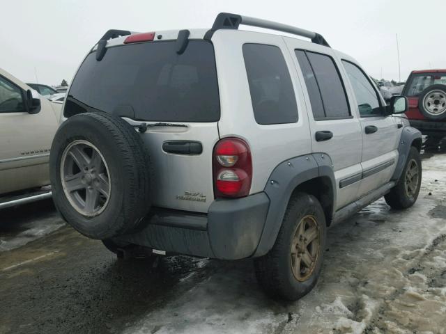 1J4GL38KX5W613674 - 2005 JEEP LIBERTY RE SILVER photo 4