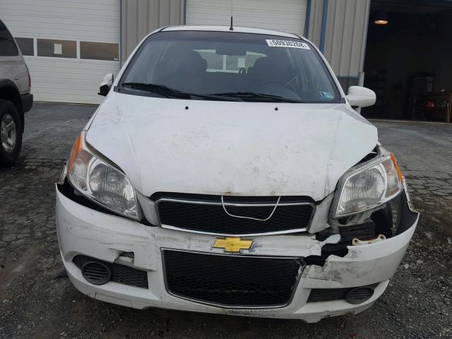 KL1TD6DE1BB210017 - 2011 CHEVROLET AVEO LS WHITE photo 9