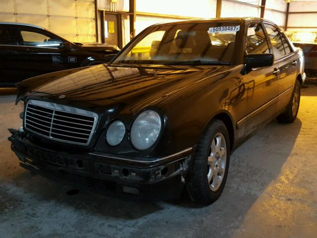 WDBJF65F3WA677340 - 1998 MERCEDES-BENZ E 320 BLACK photo 2