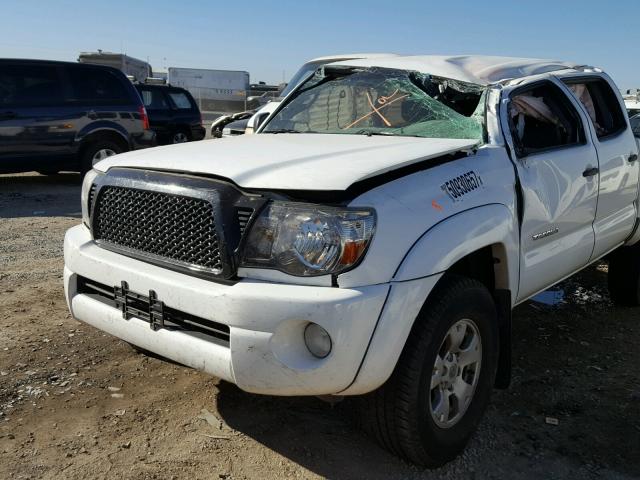 3TMJU62N49M071300 - 2009 TOYOTA TACOMA DOU WHITE photo 9