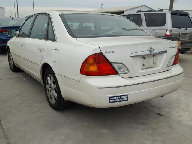 4T1BF28B7YU070698 - 2000 TOYOTA AVALON XL WHITE photo 3