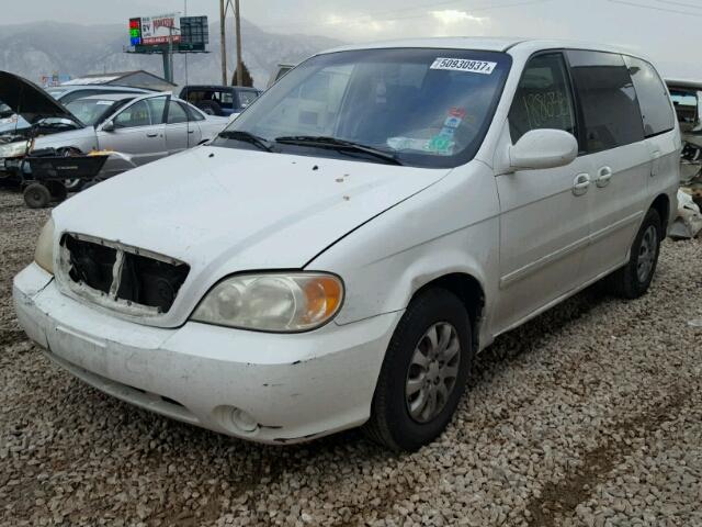 KNDUP132756761418 - 2005 KIA SEDONA EX WHITE photo 2