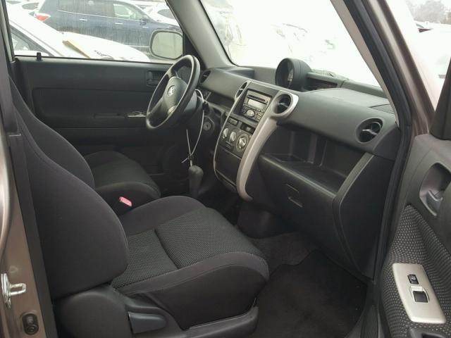 JTLKT324450207388 - 2005 TOYOTA SCION XB Gris foto 5