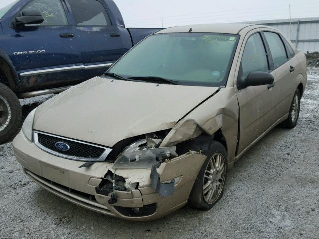 1FAFP34N27W237065 - 2007 FORD FOCUS ZX4 GOLD photo 2