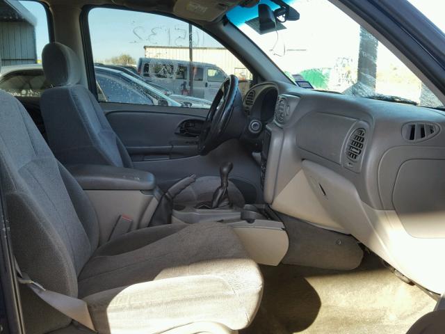 1GNDT13S322165132 - 2002 CHEVROLET TRAILBLAZE BLUE photo 5