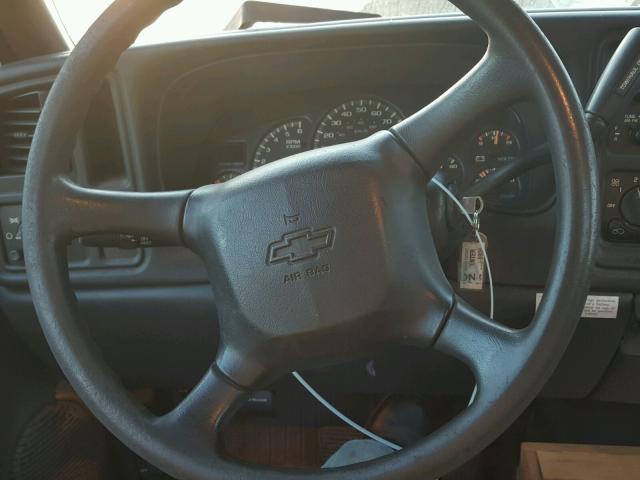 1GBHC24U22E184421 - 2002 CHEVROLET SILVERADO WHITE photo 10