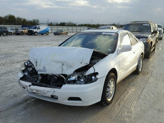 1HGCG32401A011880 - 2001 HONDA ACCORD LX WHITE photo 2