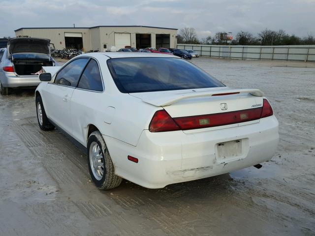 1HGCG32401A011880 - 2001 HONDA ACCORD LX WHITE photo 3