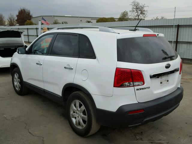 5XYKT4A14BG024121 - 2011 KIA SORENTO BA WHITE photo 3