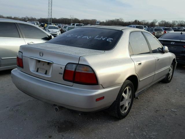 1HGCE6641VA018733 - 1997 HONDA ACCORD LX SILVER photo 4