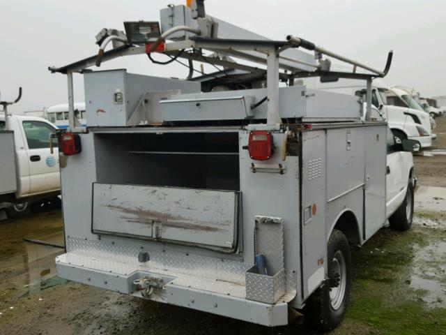 1GBGC34R7YR227634 - 2000 CHEVROLET C3500 WHITE photo 4